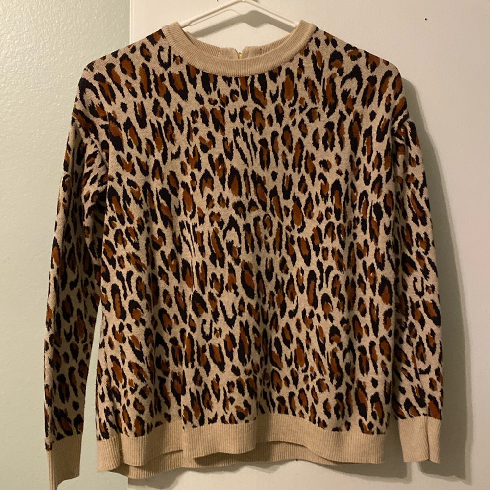 H&M Crew neck Animal/Leopard print sweater. Sz XS. EUC